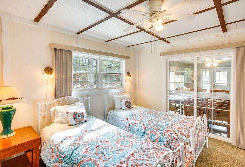 Dog Friendly Newland Cabin W/ Deck + Lake Access!