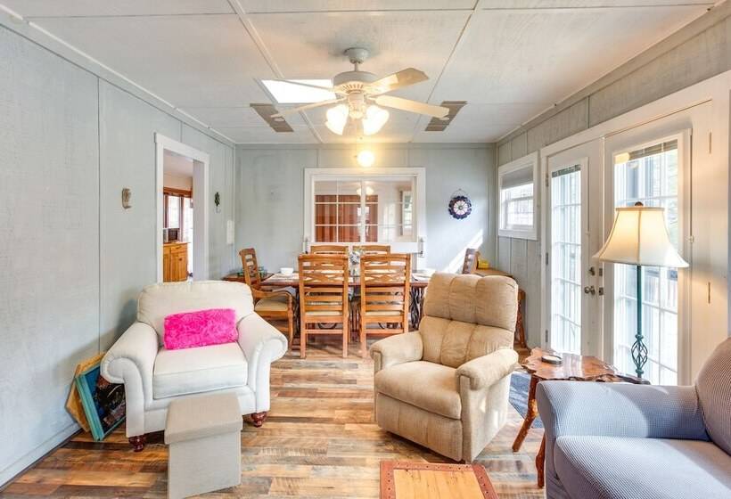 Dog Friendly Newland Cabin W/ Deck + Lake Access!