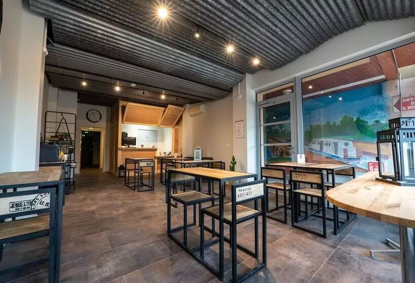 Hotelli Hôtel Des Docks