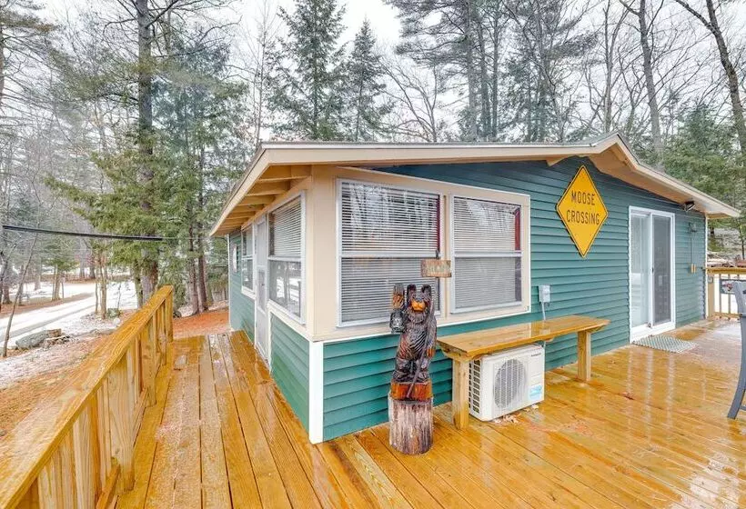 Lovely Maine Cabin W/ Deck, Gas Grill & Fire Pit!