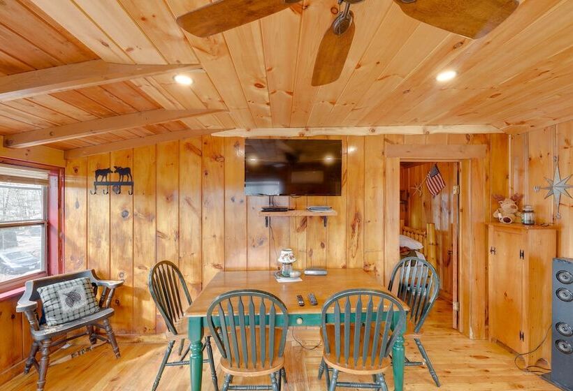 Lovely Maine Cabin W/ Deck, Gas Grill & Fire Pit!