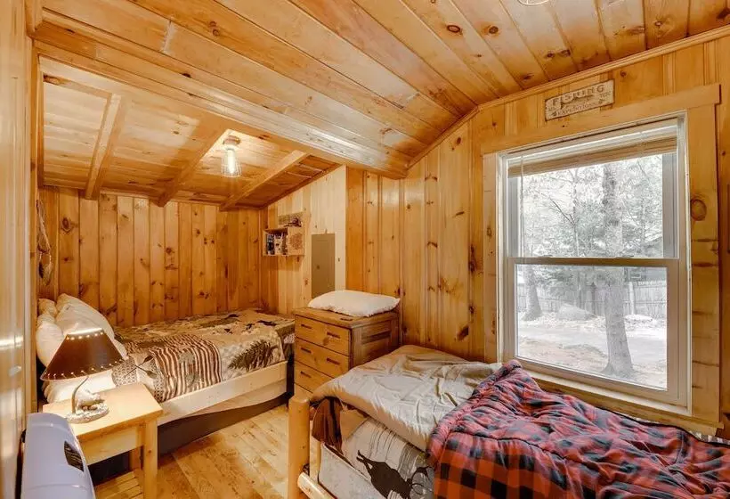 Lovely Maine Cabin W/ Deck, Gas Grill & Fire Pit!