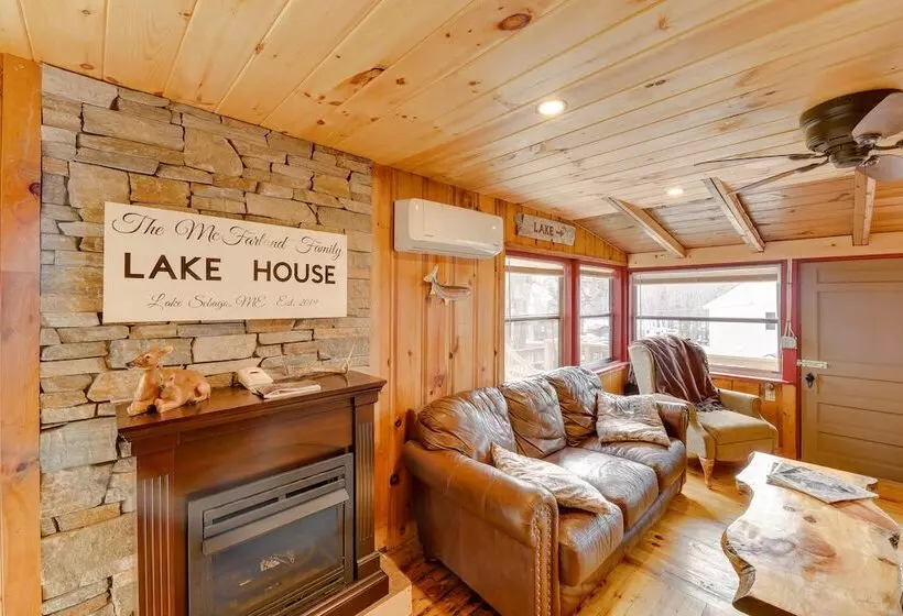 Lovely Maine Cabin W/ Deck, Gas Grill & Fire Pit!
