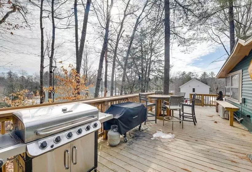 Lovely Maine Cabin W/ Deck, Gas Grill & Fire Pit!