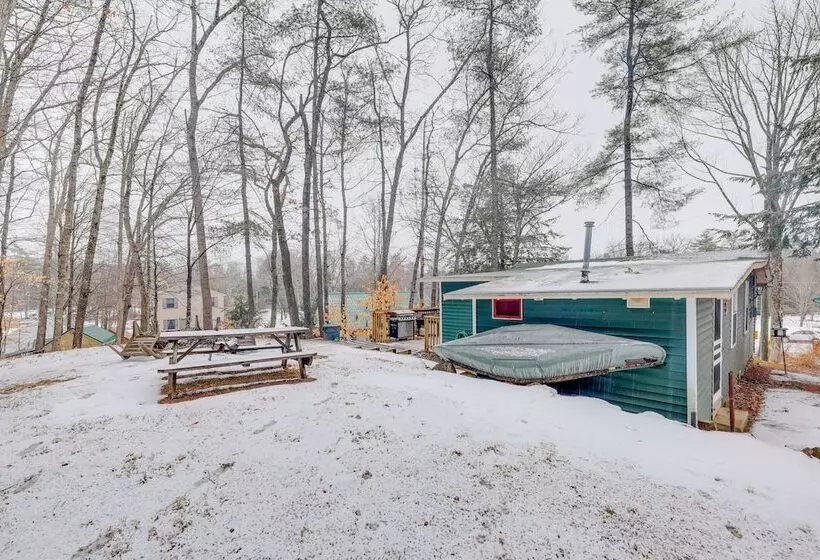Lovely Maine Cabin W/ Deck, Gas Grill & Fire Pit!