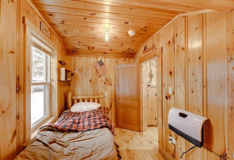 Lovely Maine Cabin W/ Deck, Gas Grill & Fire Pit!