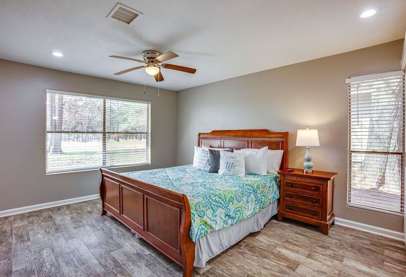 Quaint Montgomery Home < Half Mi To Lake Conroe!