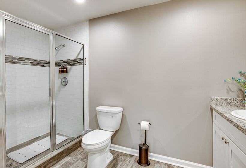 Quaint Montgomery Home < Half Mi To Lake Conroe!