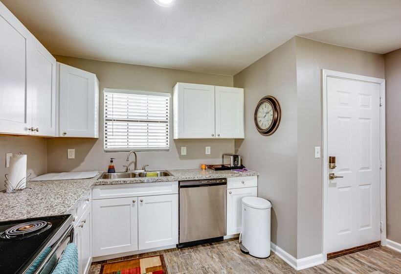 Quaint Montgomery Home < Half Mi To Lake Conroe!