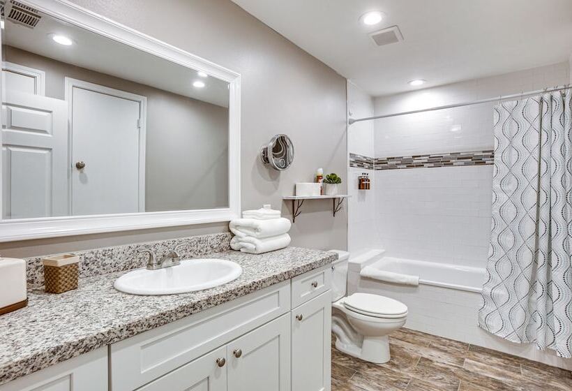 Quaint Montgomery Home < Half Mi To Lake Conroe!