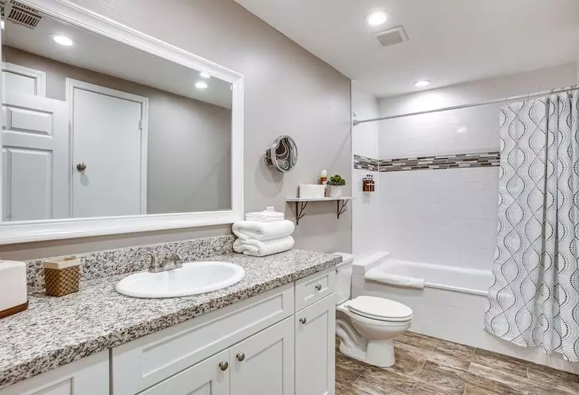 Quaint Montgomery Home < Half Mi To Lake Conroe!