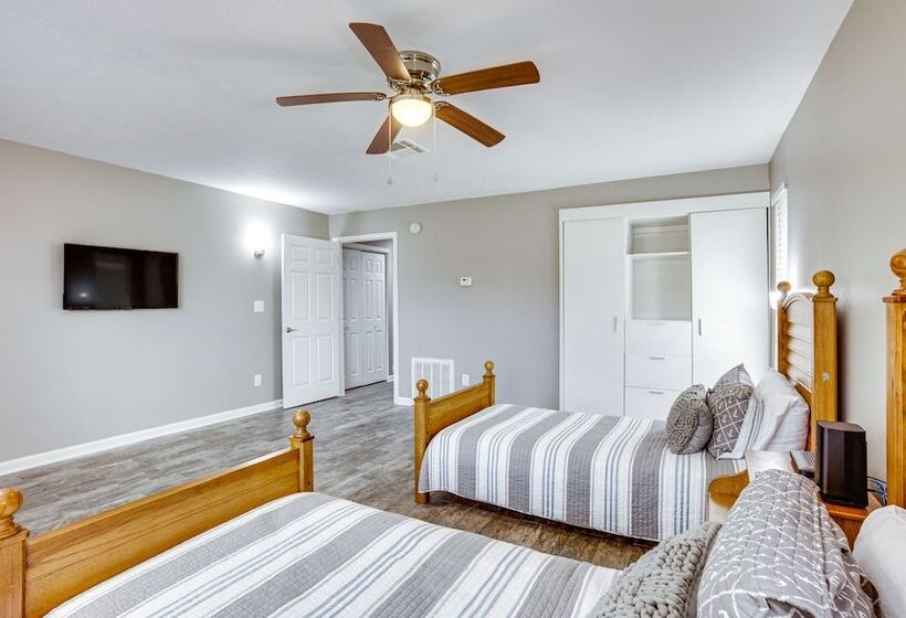 Quaint Montgomery Home < Half Mi To Lake Conroe!