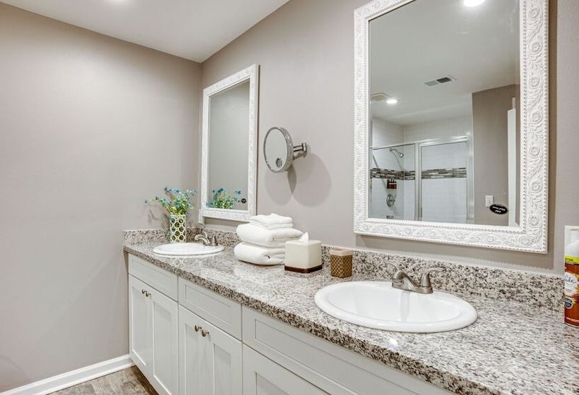 Quaint Montgomery Home < Half Mi To Lake Conroe!