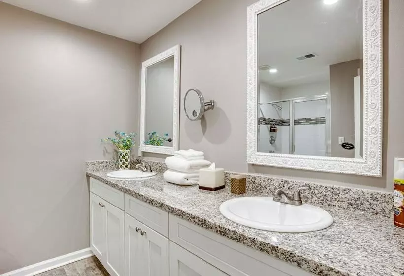 Quaint Montgomery Home < Half Mi To Lake Conroe!