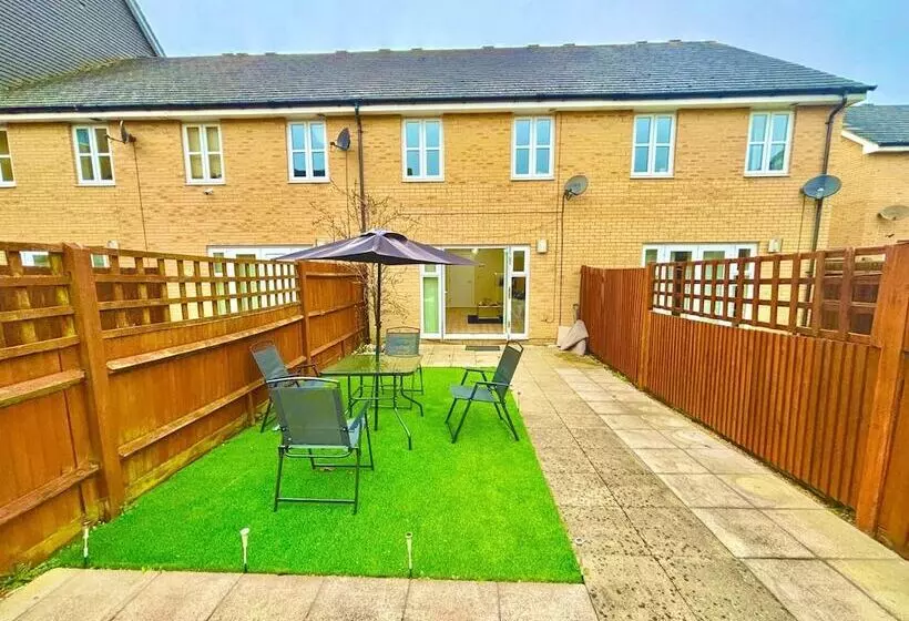 レジデンス Remarkable 3 Bed House In Reading