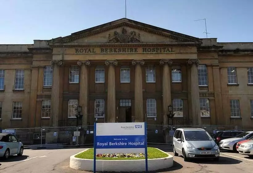 レジデンス Remarkable 3 Bed House In Reading