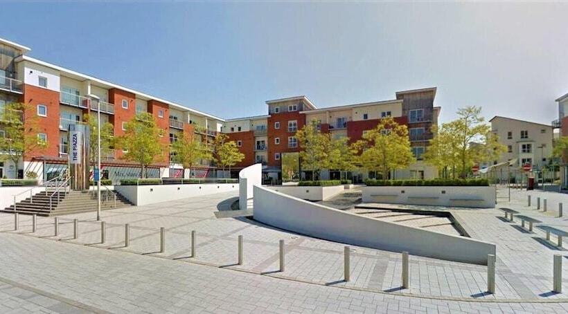 إقامة Remarkable 3 Bed House In Reading