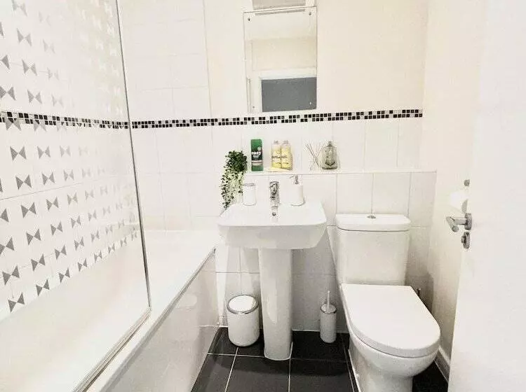 レジデンス Remarkable 3 Bed House In Reading