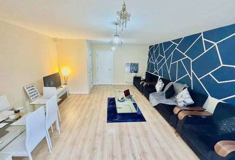 レジデンス Remarkable 3 Bed House In Reading