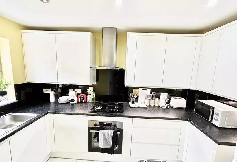 レジデンス Remarkable 3 Bed House In Reading