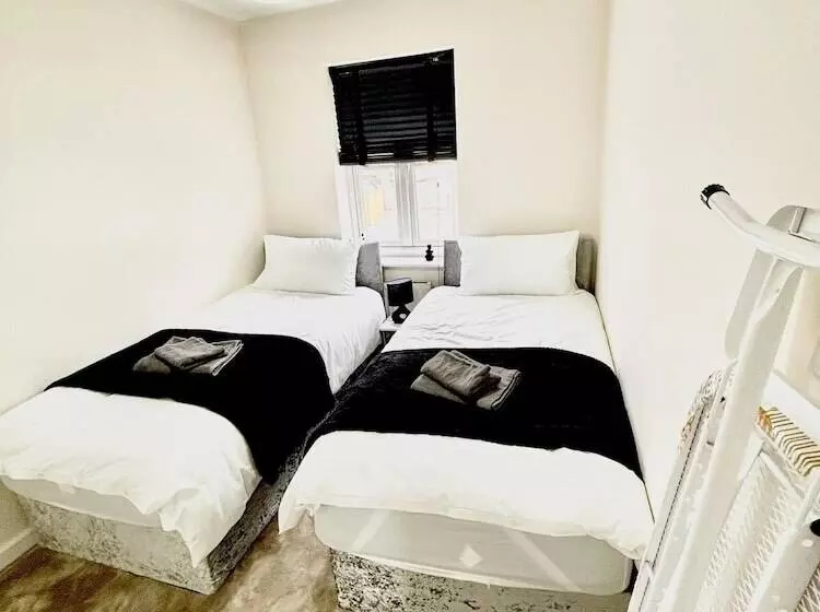 レジデンス Remarkable 3 Bed House In Reading