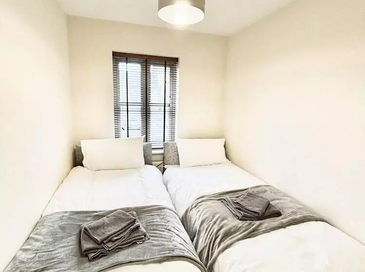 レジデンス Remarkable 3 Bed House In Reading