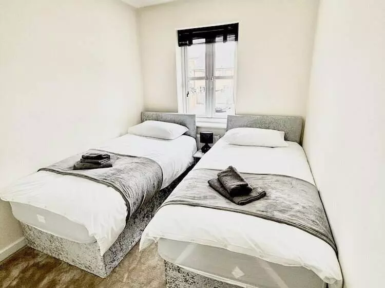 レジデンス Remarkable 3 Bed House In Reading