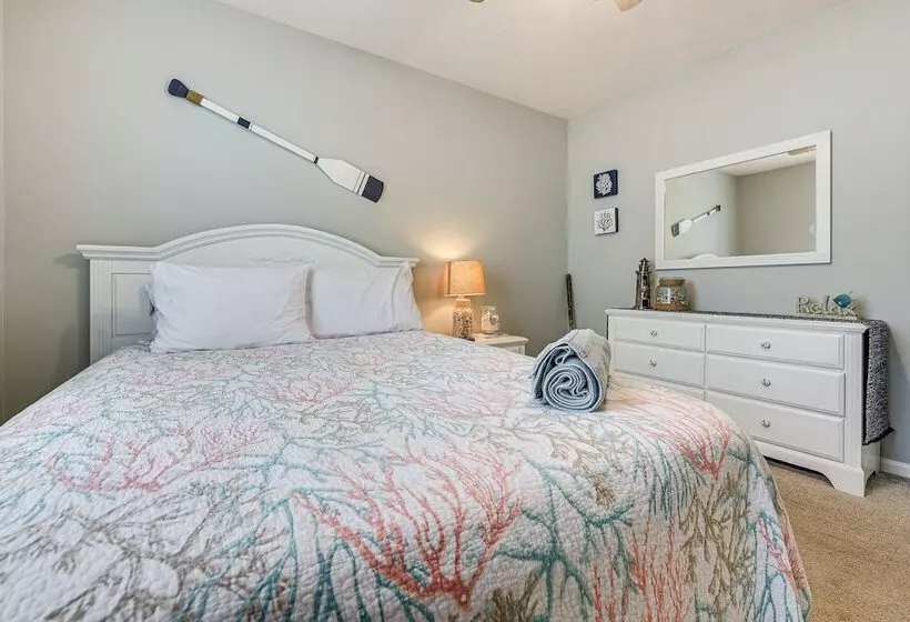 Sunny North Myrtle Beach Home: Walk To Ocean!