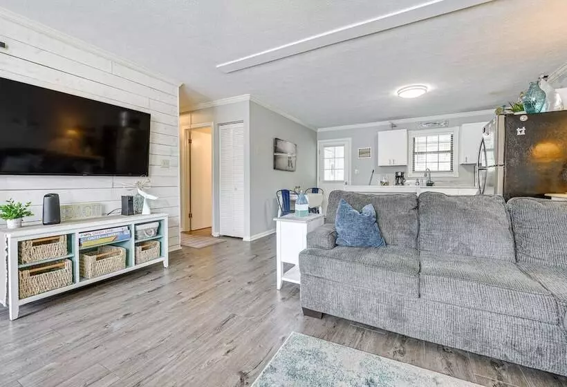 Sunny North Myrtle Beach Home: Walk To Ocean!