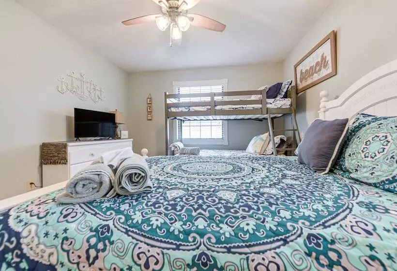 Sunny North Myrtle Beach Home: Walk To Ocean!