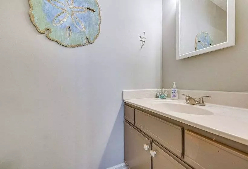 Sunny North Myrtle Beach Home: Walk To Ocean!