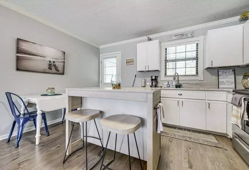 Sunny North Myrtle Beach Home: Walk To Ocean!