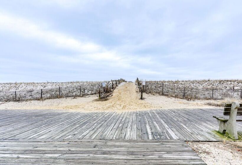 Beachfront Lavallette Home 2 Mi To Casino Pier!