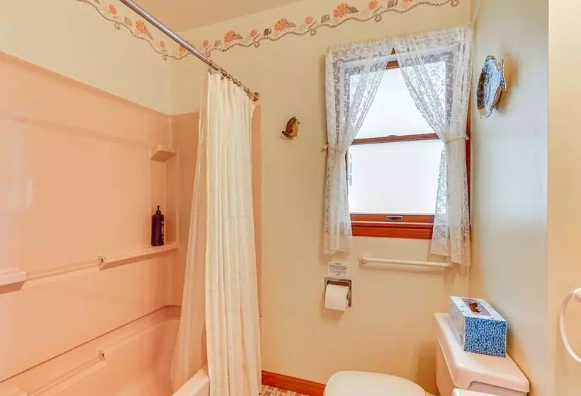 Beachfront Lavallette Home   2 Mi To Casino Pier!