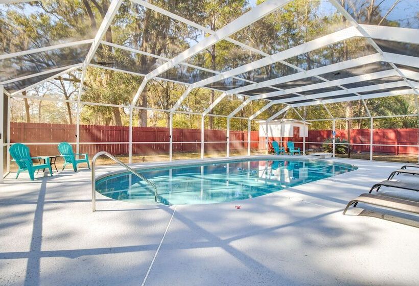 Beautiful Hinesville Retreat W/ Lanai & Pool!