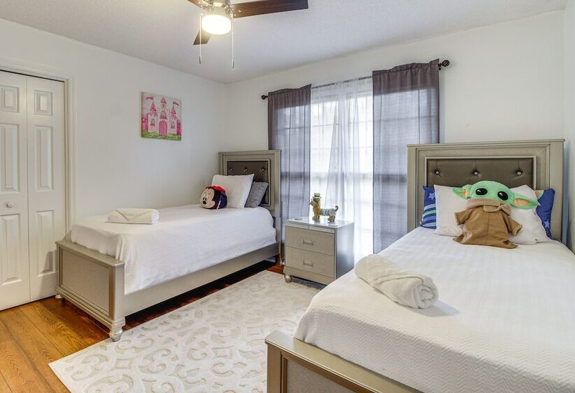 Beautiful Hinesville Retreat W/ Lanai & Pool!