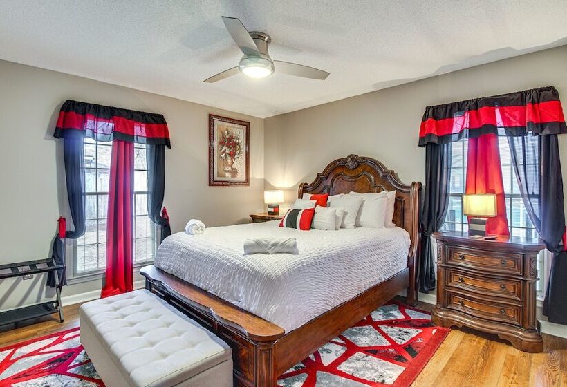 Beautiful Hinesville Retreat W/ Lanai & Pool!