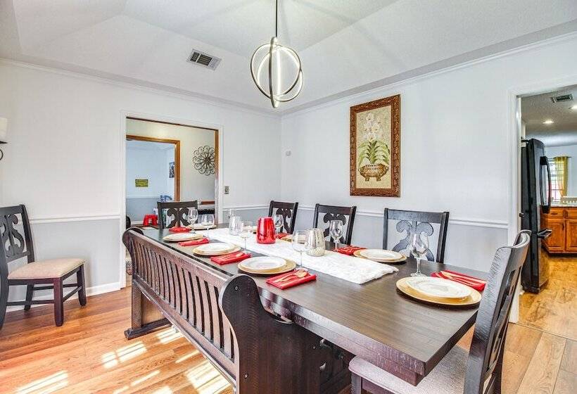 Beautiful Hinesville Retreat W/ Lanai & Pool!