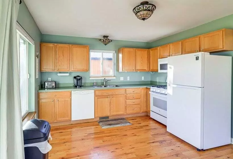 Brooklyn Cottage W/ Dock   Steps To Wamplers Lake!