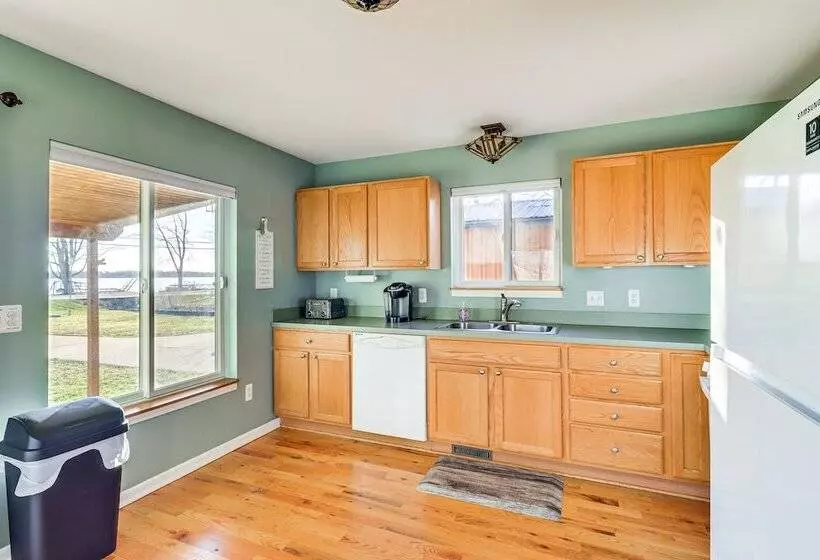 Brooklyn Cottage W/ Dock   Steps To Wamplers Lake!