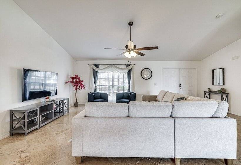 Canal Front Cape Coral Home W/ Fire Pit, By Beach!