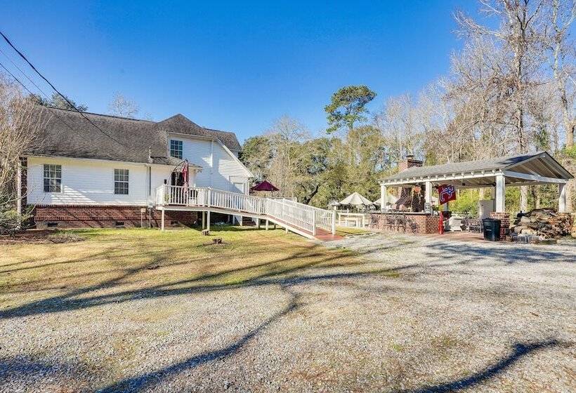 Charleston Home: Game Room, Large Deck & 2 Grills!