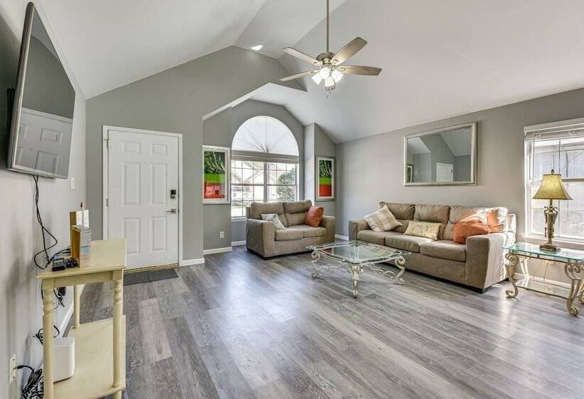 Charming Fort Walton Beach Home: 6 Mi To Ocean!