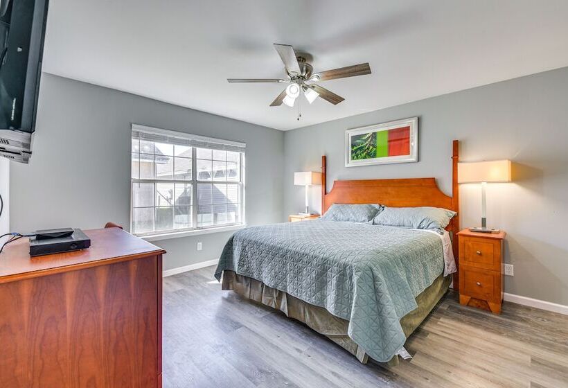 Charming Fort Walton Beach Home: 6 Mi To Ocean!