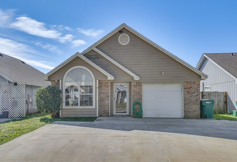 Charming Fort Walton Beach Home: 6 Mi To Ocean!