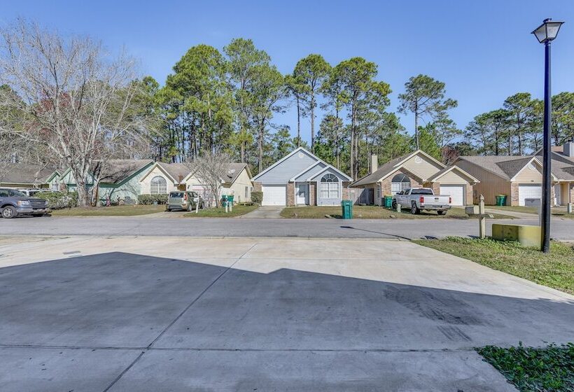 Charming Fort Walton Beach Home: 6 Mi To Ocean!