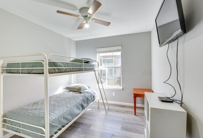 Charming Fort Walton Beach Home: 6 Mi To Ocean!