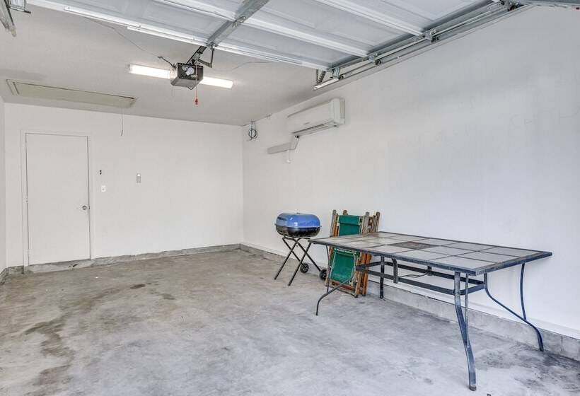 Charming Fort Walton Beach Home: 6 Mi To Ocean!