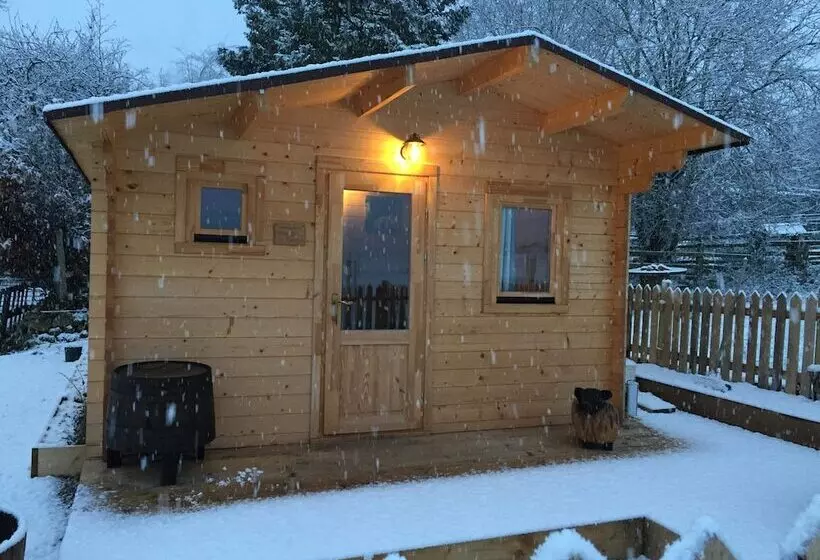 Cosy 1 Bed Farm Stay Cabin