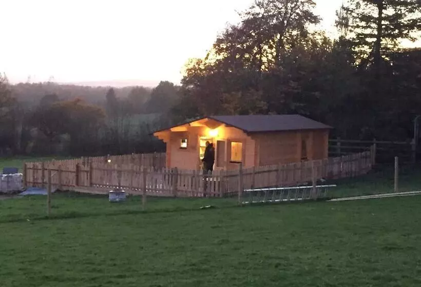 Cosy 1 Bed Farm Stay Cabin
